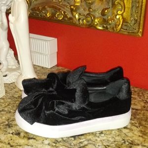 1112 J/Slides Annabelle Sneaker